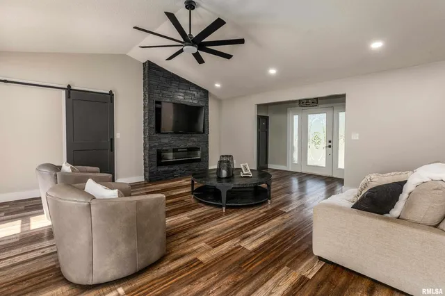 $339,000 | 2701 Hickory Lane, Marion, IL 62959