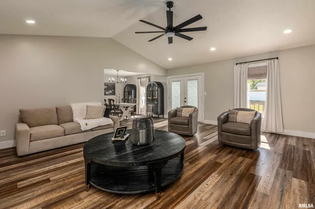 $339,000 | 2701 Hickory Lane, Marion, IL 62959