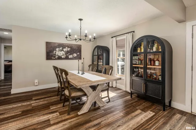 $339,000 | 2701 Hickory Lane, Marion, IL 62959