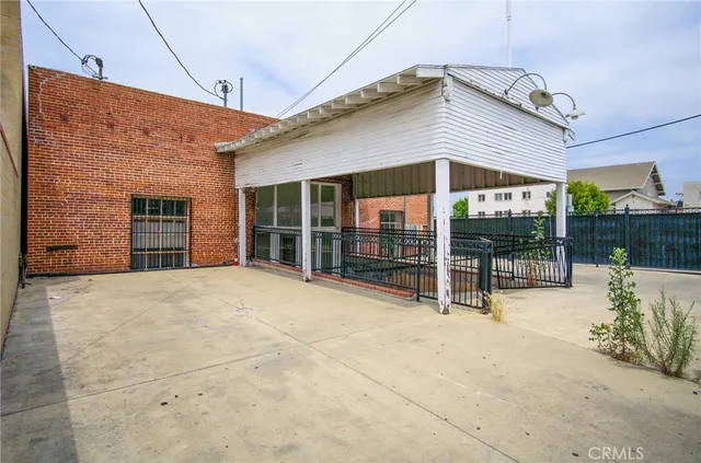 a car parked in front of a house