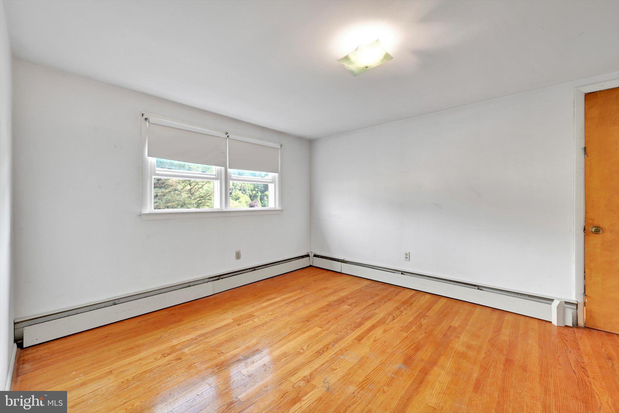 322 Morrison Road Reading, PA 19601 - Photo 22 of 29 an empty room with a window
