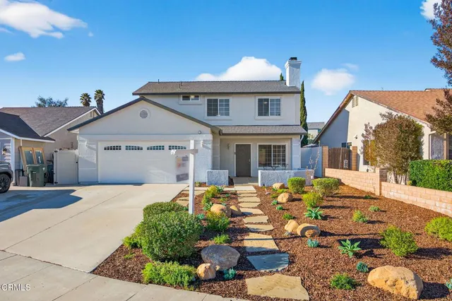 a view of sitting area with chairs