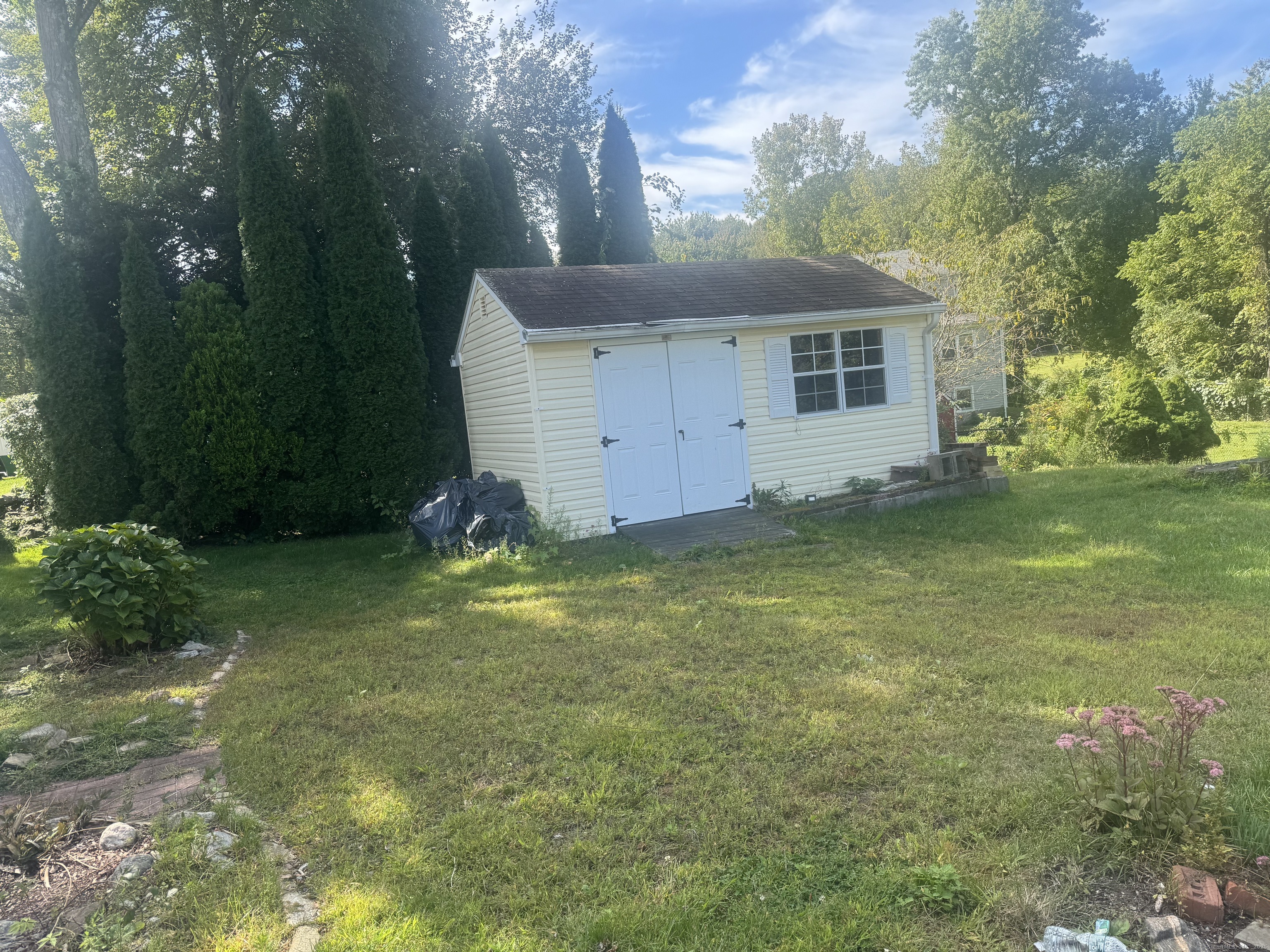 69 Tree Hill Road Waterbury, CT 06708 - Photo 7 of 8