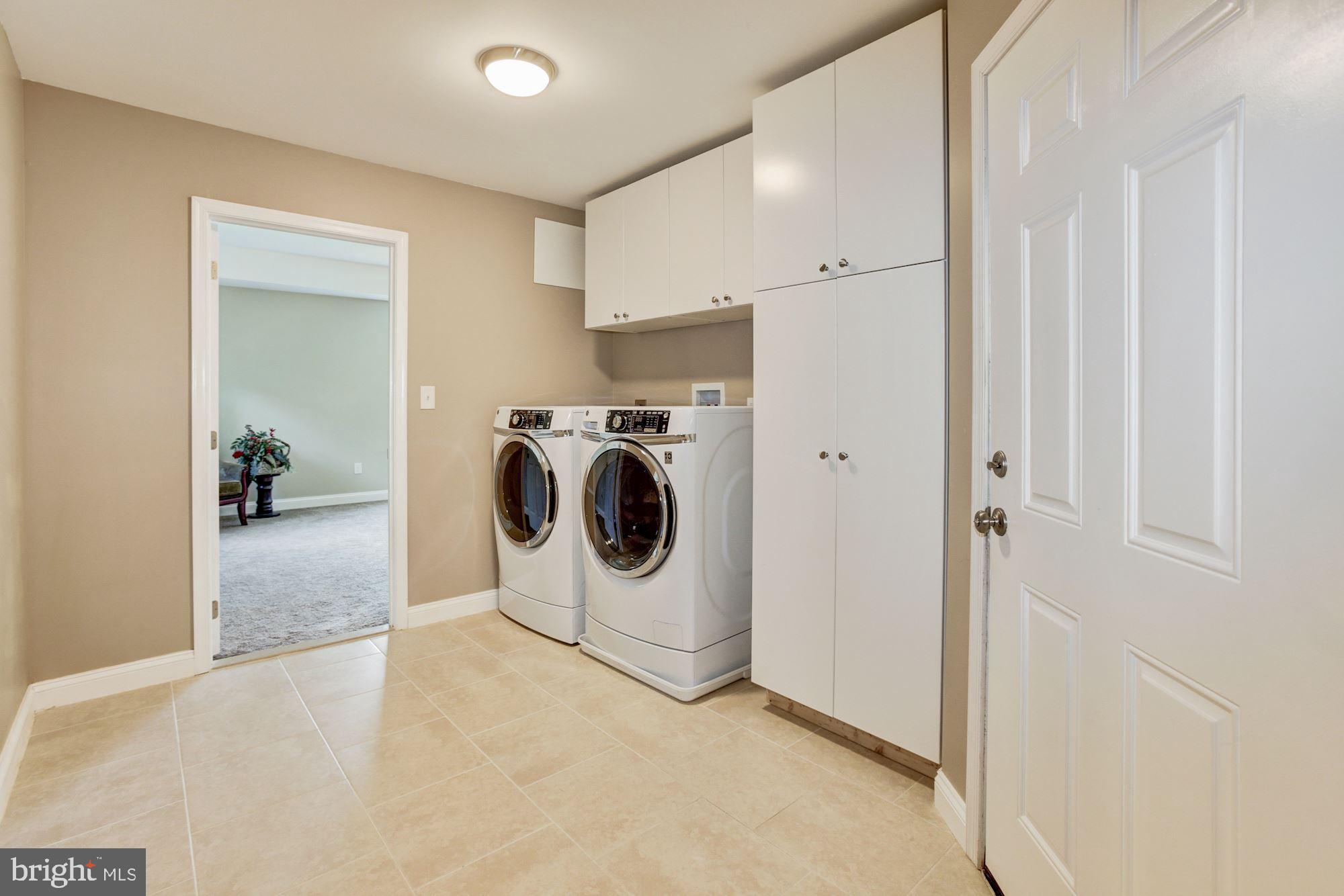 6629 Whitegate Road Clarksville, MD 21029 - Photo 23 of 44 Custom Laundry Room