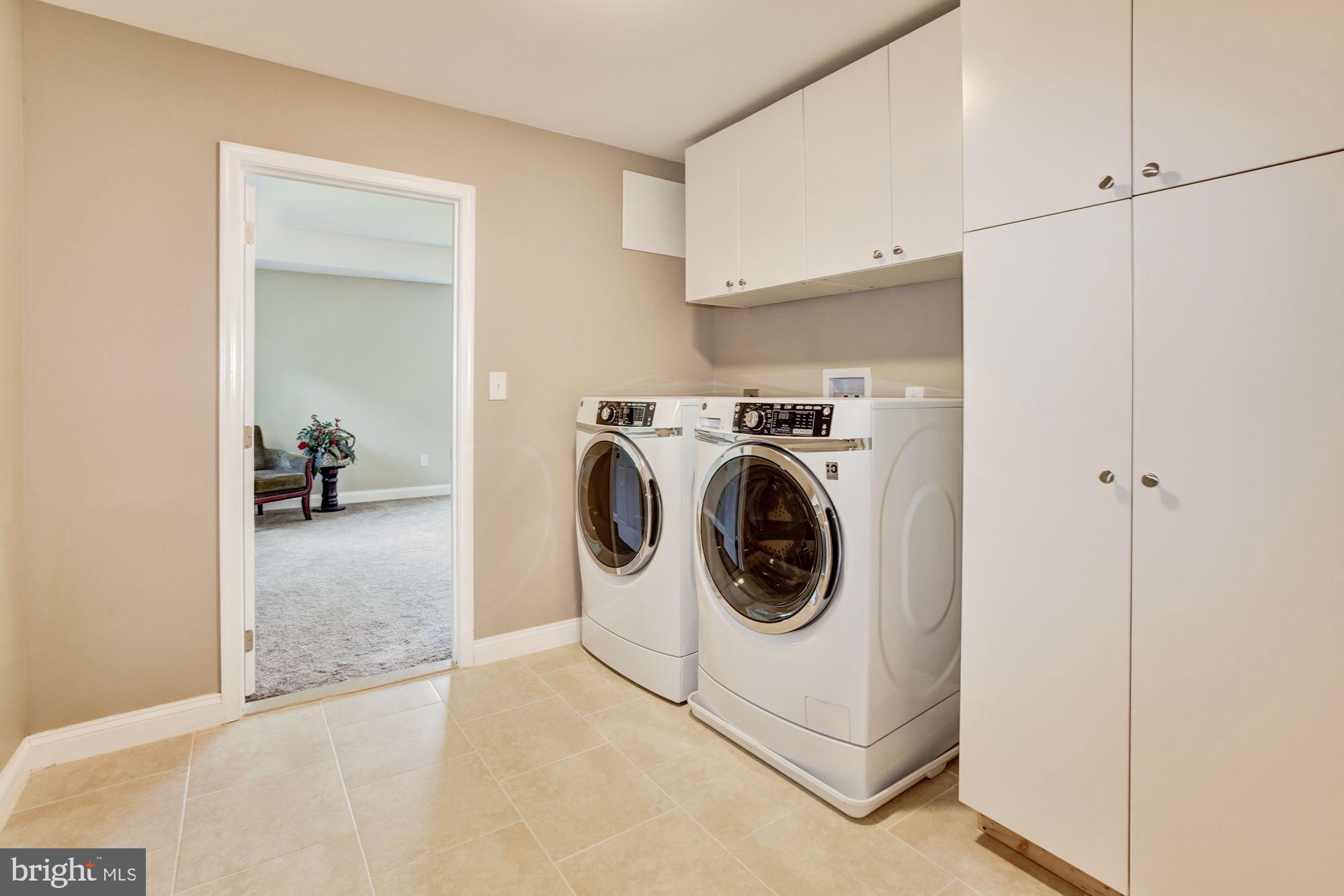 6629 Whitegate Road Clarksville, MD 21029 - Photo 24 of 44 Custom Laundry Room