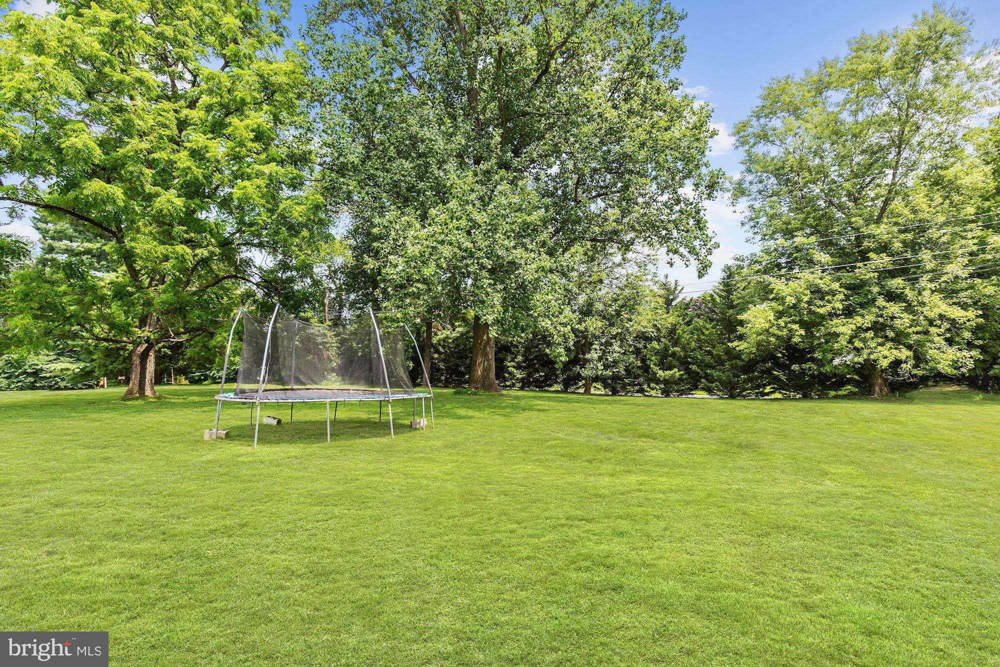 6629 Whitegate Road Clarksville, MD 21029 - Photo 39 of 44 Landscaped Grounds