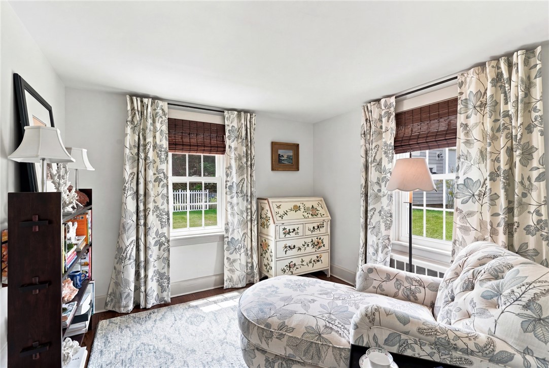 33 Nicholson Crescent Middletown, RI 02842 - Photo 30 of 47