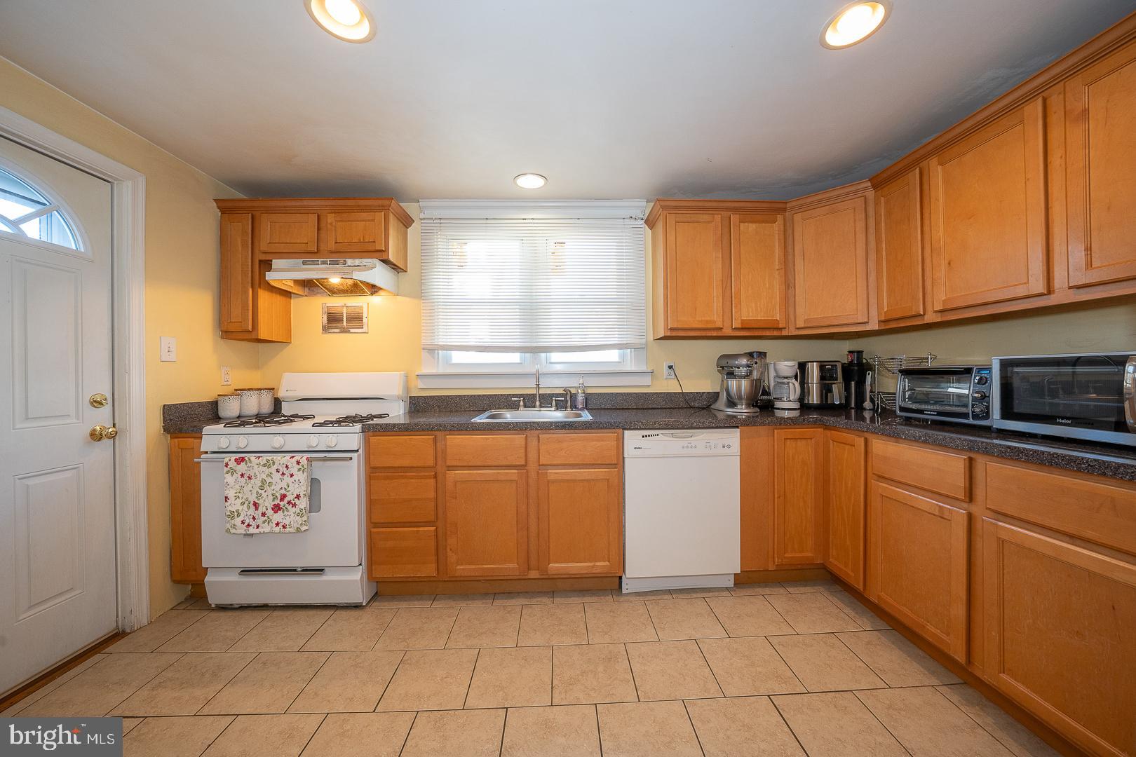 12 Kenmore Road Upper Darby, PA 19082 - Photo 24 of 50
