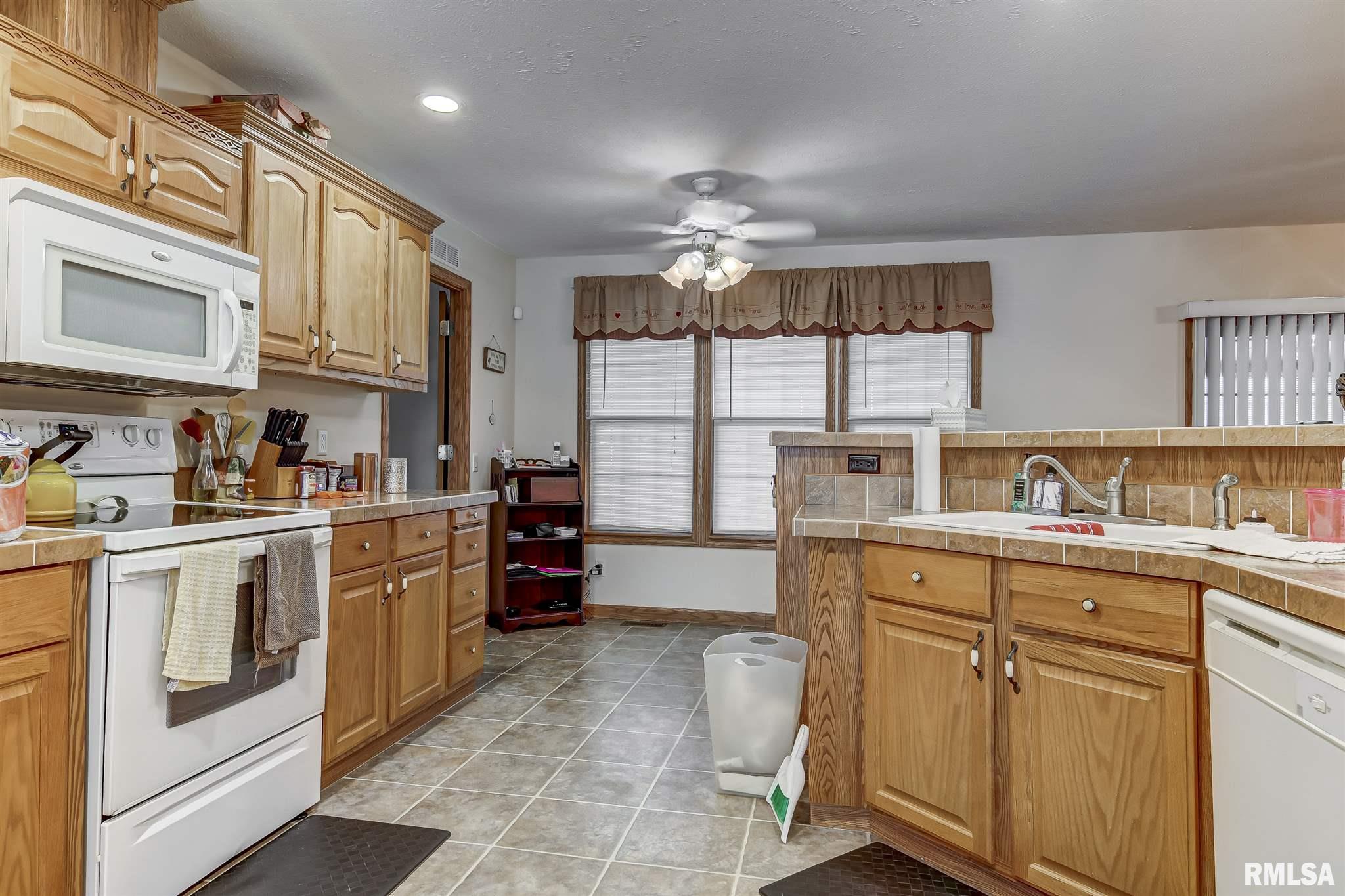 2800 Vía Rosso, Unit 121 Springfield, IL 62703 - Photo 4 of 14 Gallery Image 4