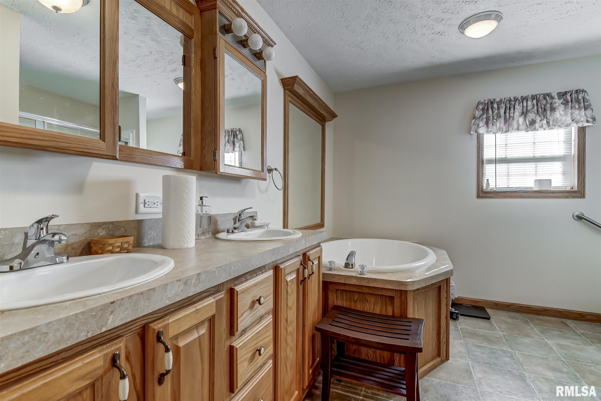 2800 Vía Rosso, Unit 121 Springfield, IL 62703 - Photo 8 of 14 Gallery Image 8