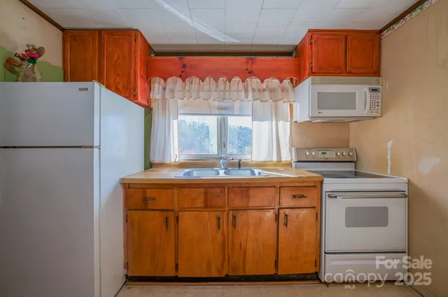 $725,000 | 318 Monticello Road, Weaverville, NC 28787