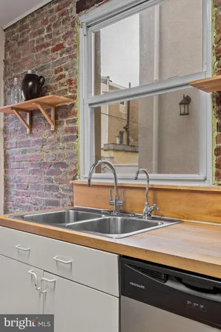 $550,000 | 526 South LeCount Street, Philadelphia, PA 19146