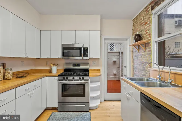 $550,000 | 526 South LeCount Street, Philadelphia, PA 19146