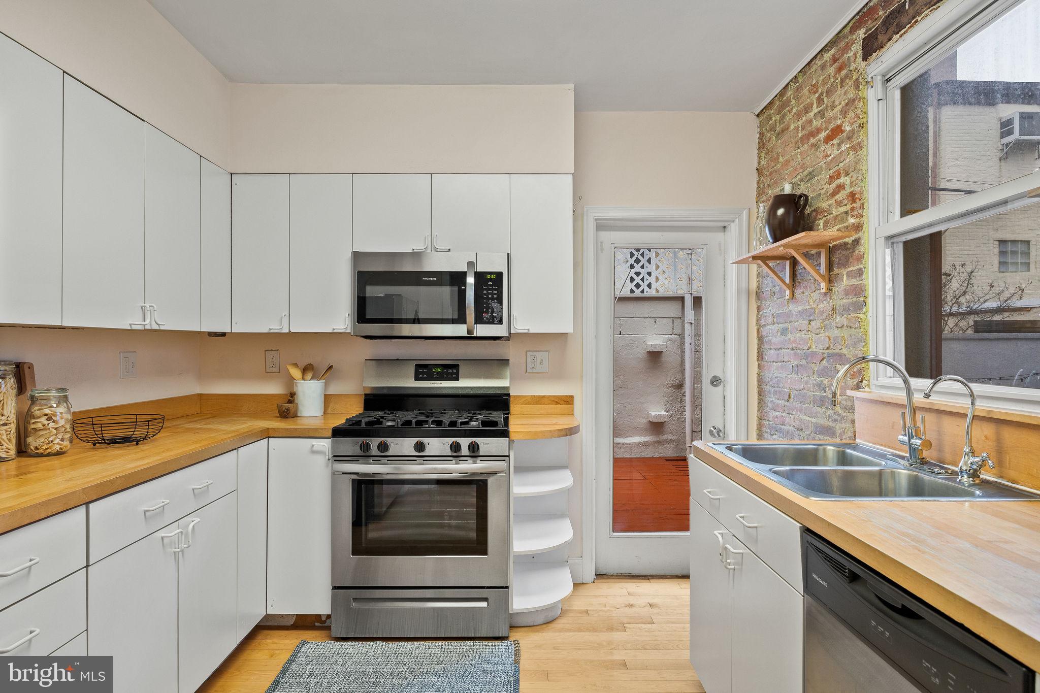 526 South LeCount Street Philadelphia, PA 19146 - Photo 21 of 51