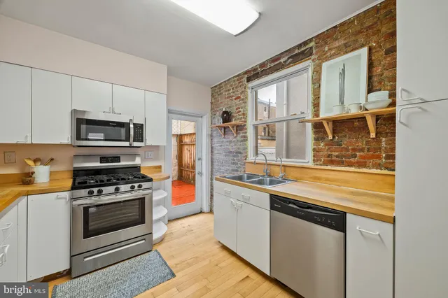 $550,000 | 526 South LeCount Street, Philadelphia, PA 19146