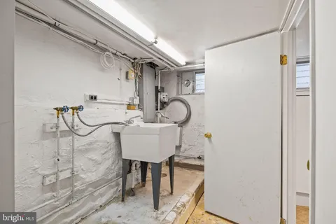 $550,000 | 526 South LeCount Street, Philadelphia, PA 19146