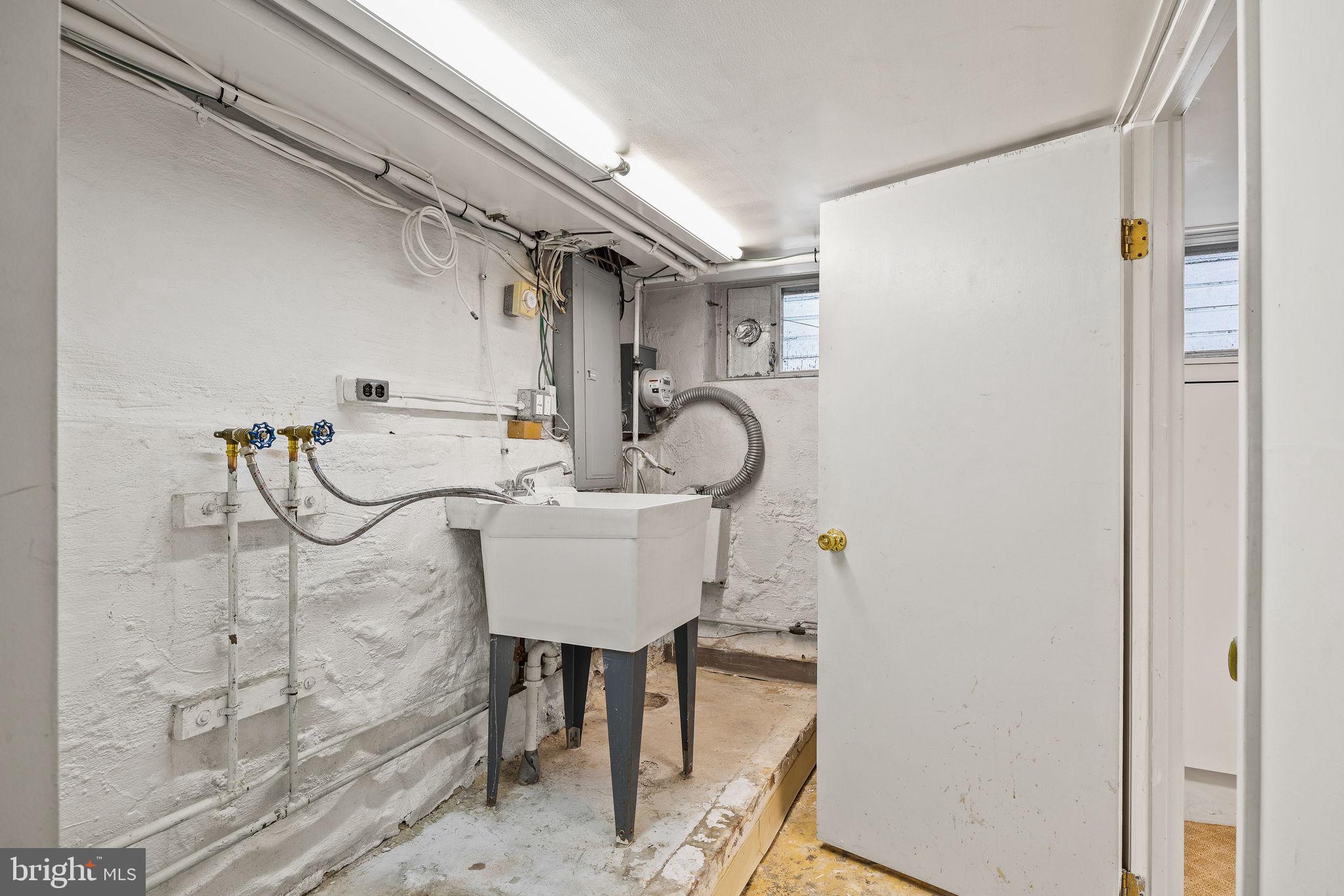 526 South LeCount Street Philadelphia, PA 19146 - Photo 44 of 51