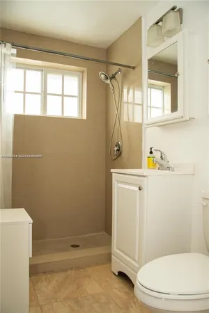 $2,600 | 233 Madeira Avenue, Unit 1, Coral Gables, FL 33134