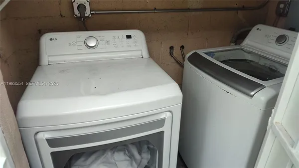 $2,600 | 233 Madeira Avenue, Unit 1, Coral Gables, FL 33134