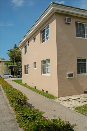 $2,600 | 233 Madeira Avenue, Unit 1, Coral Gables, FL 33134