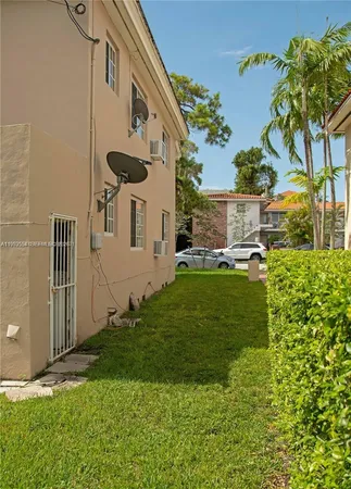 $2,600 | 233 Madeira Avenue, Unit 1, Coral Gables, FL 33134