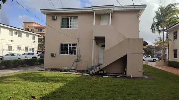 $2,600 | 233 Madeira Avenue, Unit 1, Coral Gables, FL 33134