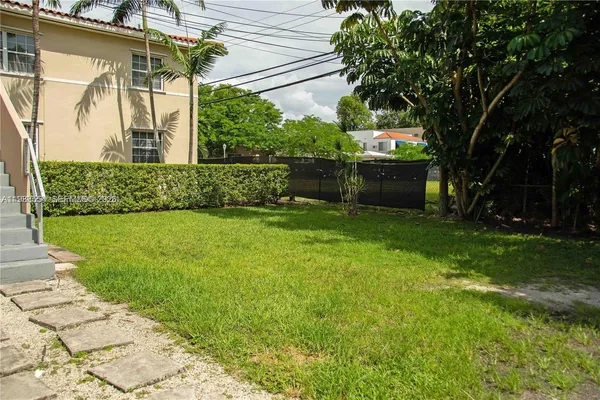 $2,600 | 233 Madeira Avenue, Unit 1, Coral Gables, FL 33134