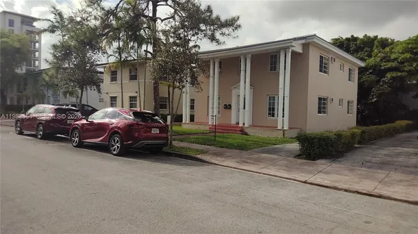 $2,600 | 233 Madeira Avenue, Unit 1, Coral Gables, FL 33134