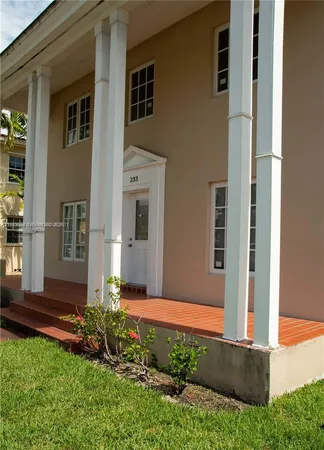 $2,600 | 233 Madeira Avenue, Unit 1, Coral Gables, FL 33134