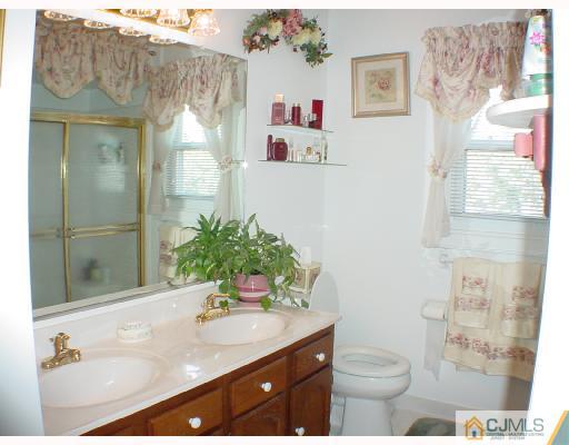 112 New Brooklyn Road Edison, NJ 08817 - Photo 8 of 10 Gallery Image 8
