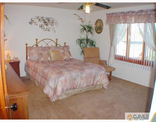 112 New Brooklyn Road Edison, NJ 08817 - Photo 9 of 10 Gallery Image 9
