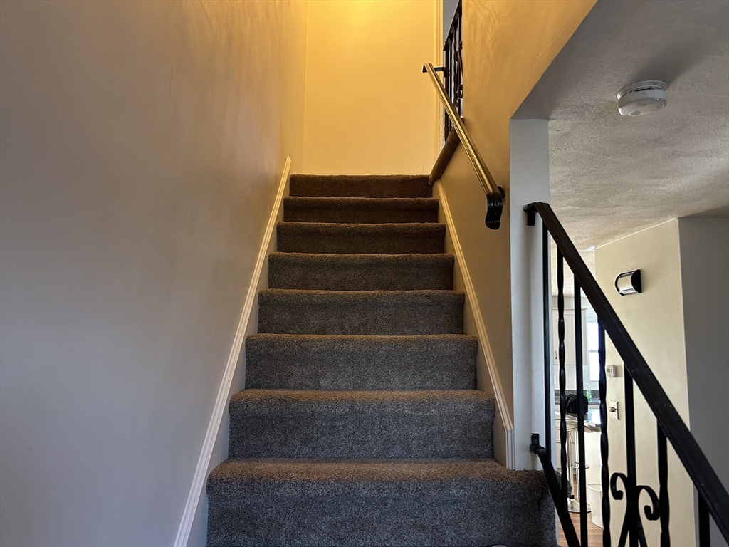 810 Lawrence Street, Unit C Lowell, MA 01852 - Photo 12 of 20