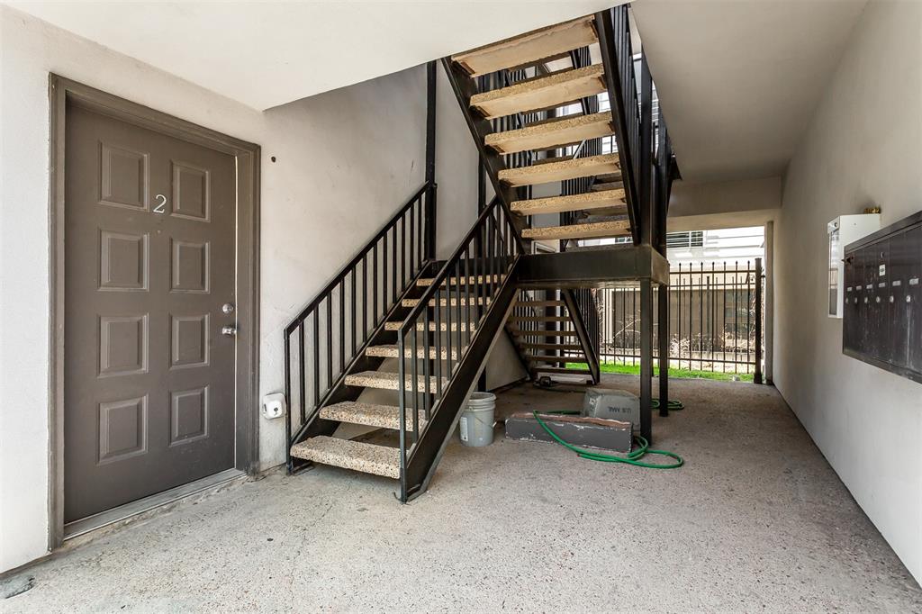 2002 North Fitzhugh Avenue, Unit 2 Dallas, TX 75204 - Photo 23 of 29 a view of a livingroom with a staircase