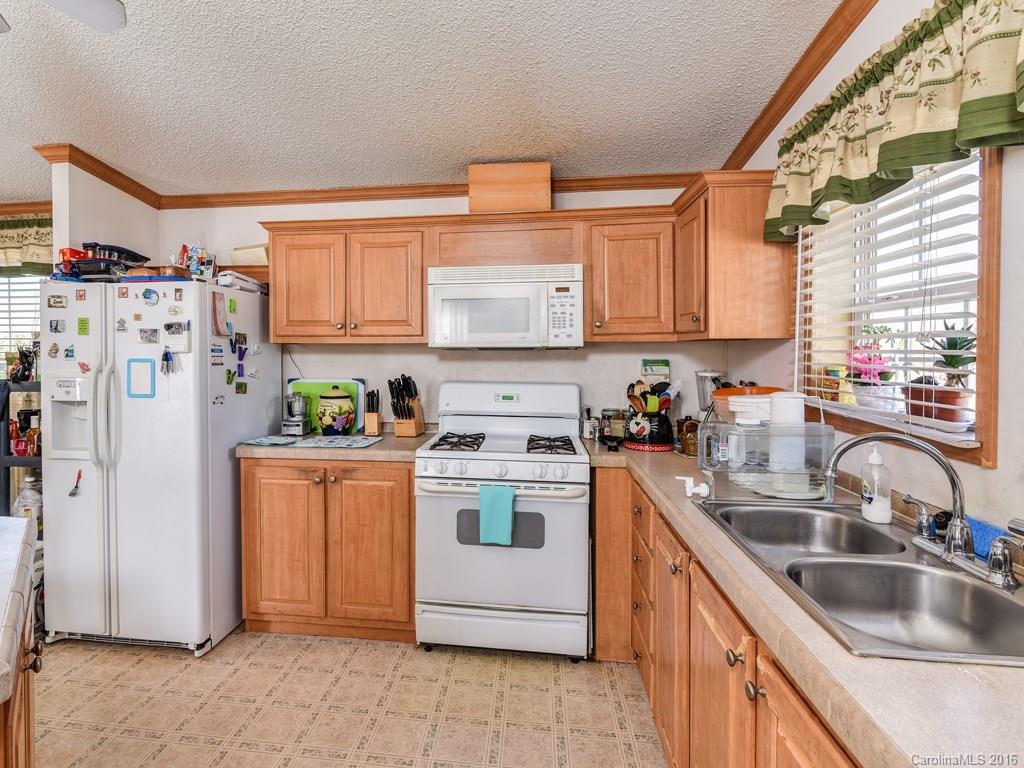 324 Justice Ridge Road Candler, NC 28715 - Photo 8 of 20 Gallery Image 8
