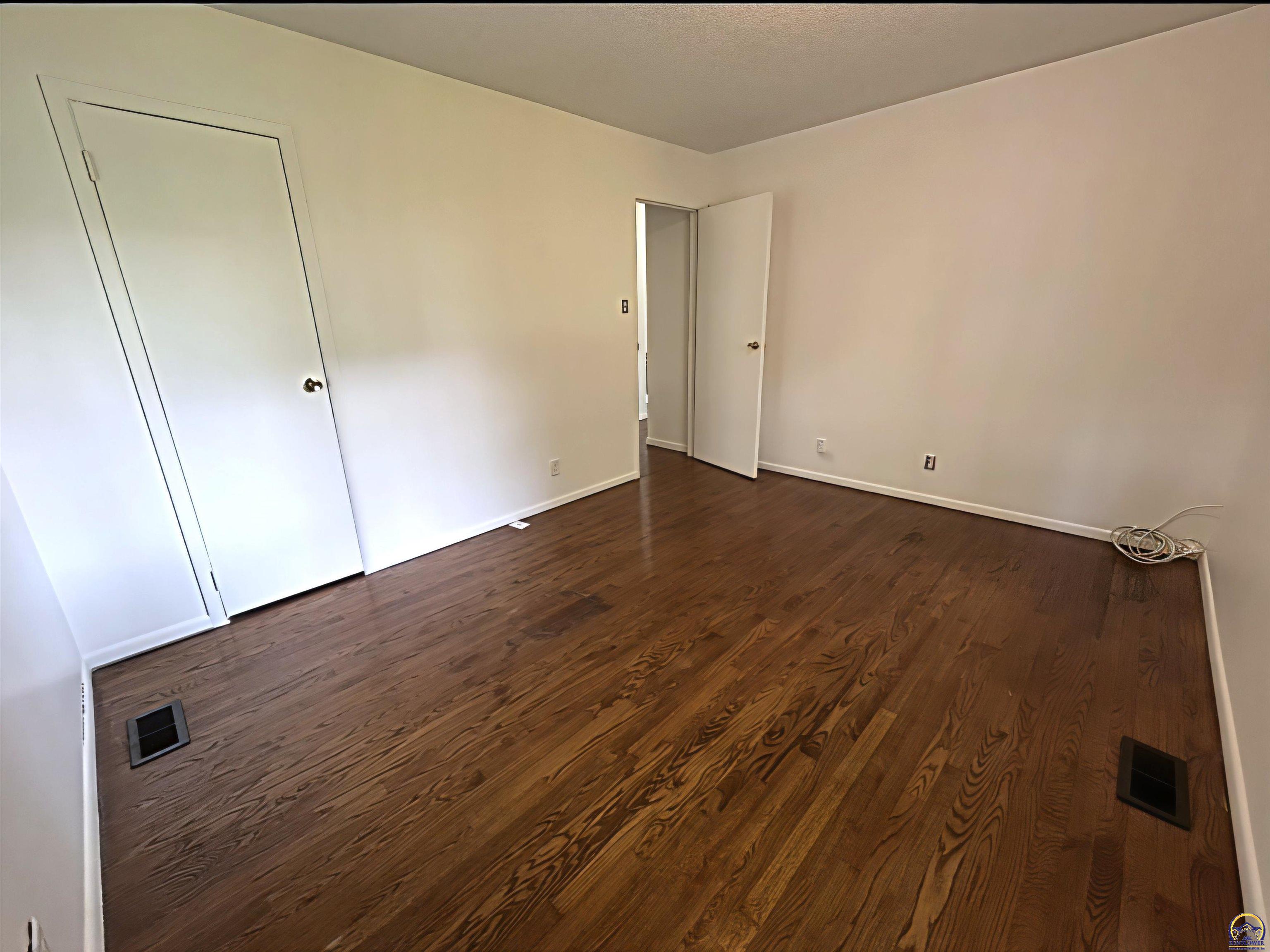 873 Southeast Brookside Drive Topeka, KS 66607 - Photo 12 of 19