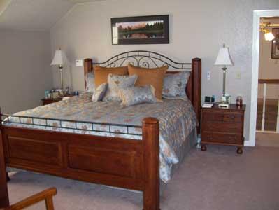 2341 Rosenkranz Road Tieton, WA 98947 - Photo 14 of 23 a bedroom with a bed and a painting on the wall