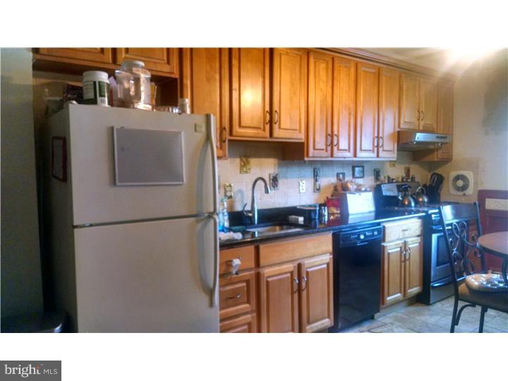 3805 Salina Road Philadelphia, PA 19154 - Photo 4 of 8 Kitchen