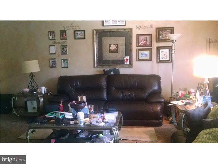 3805 Salina Road Philadelphia, PA 19154 - Photo 7 of 8 Living Room