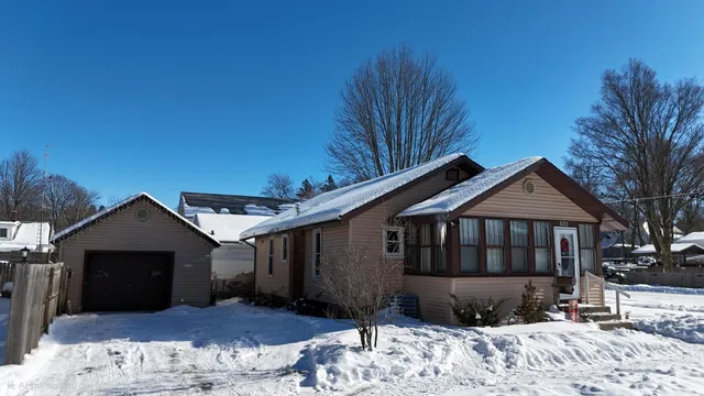 $189,900 | 520 Pearl Street, Belding, MI 48809