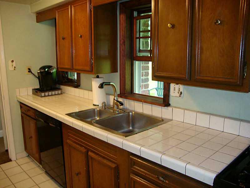 282 McMurray Road Upper St. Clair, PA 15241 - Photo 18 of 25 Kitchen. Alternate view of kitchen.