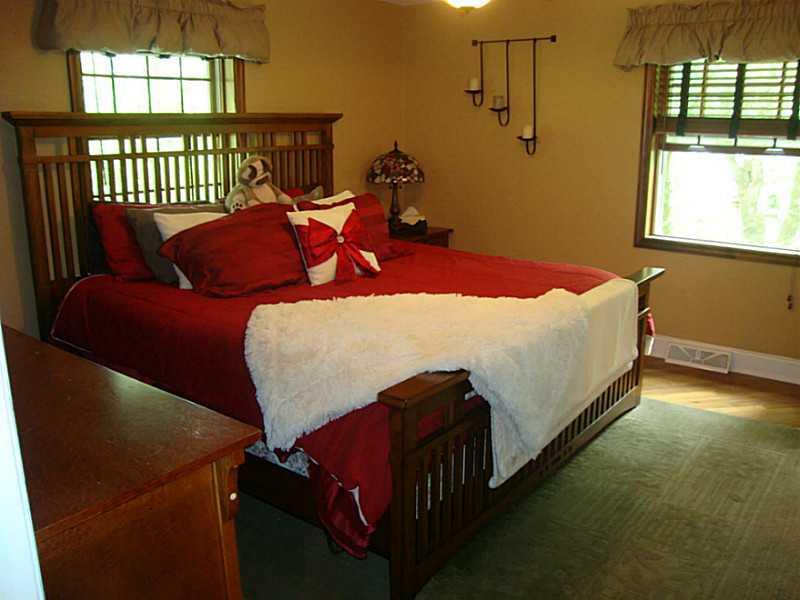 282 McMurray Road Upper St. Clair, PA 15241 - Photo 5 of 25 Master Bedroom. Spacious master bedroom is located on the mail level and has hardwood floor.