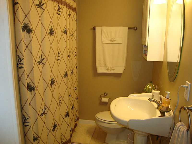 282 McMurray Road Upper St. Clair, PA 15241 - Photo 9 of 25 Full Bath. 2nd full bath is located on the main level.