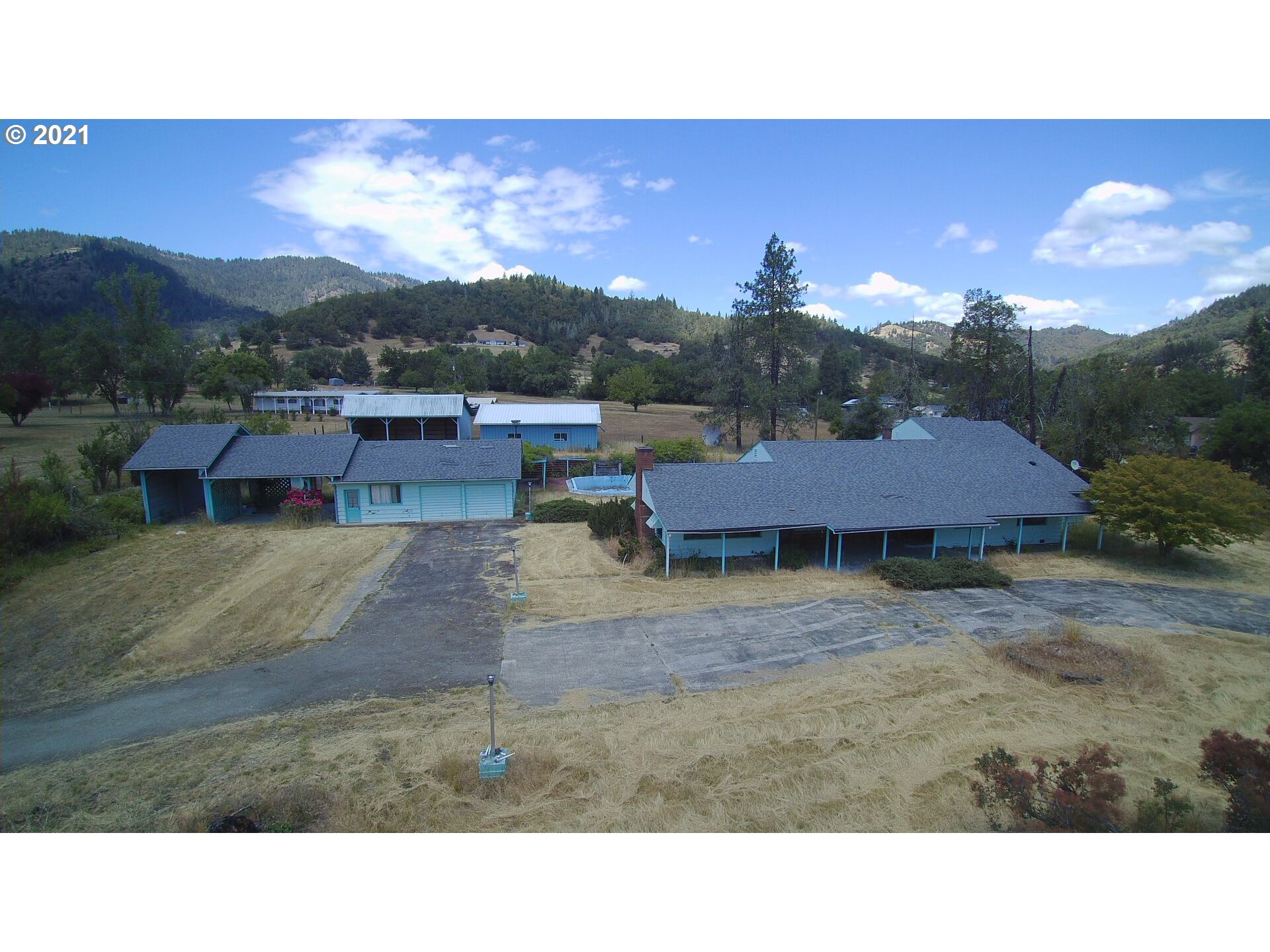 2088 North Myrtle Road Myrtle Creek, OR 97457 - Photo 1 of 32 a outdoor view with sitting space