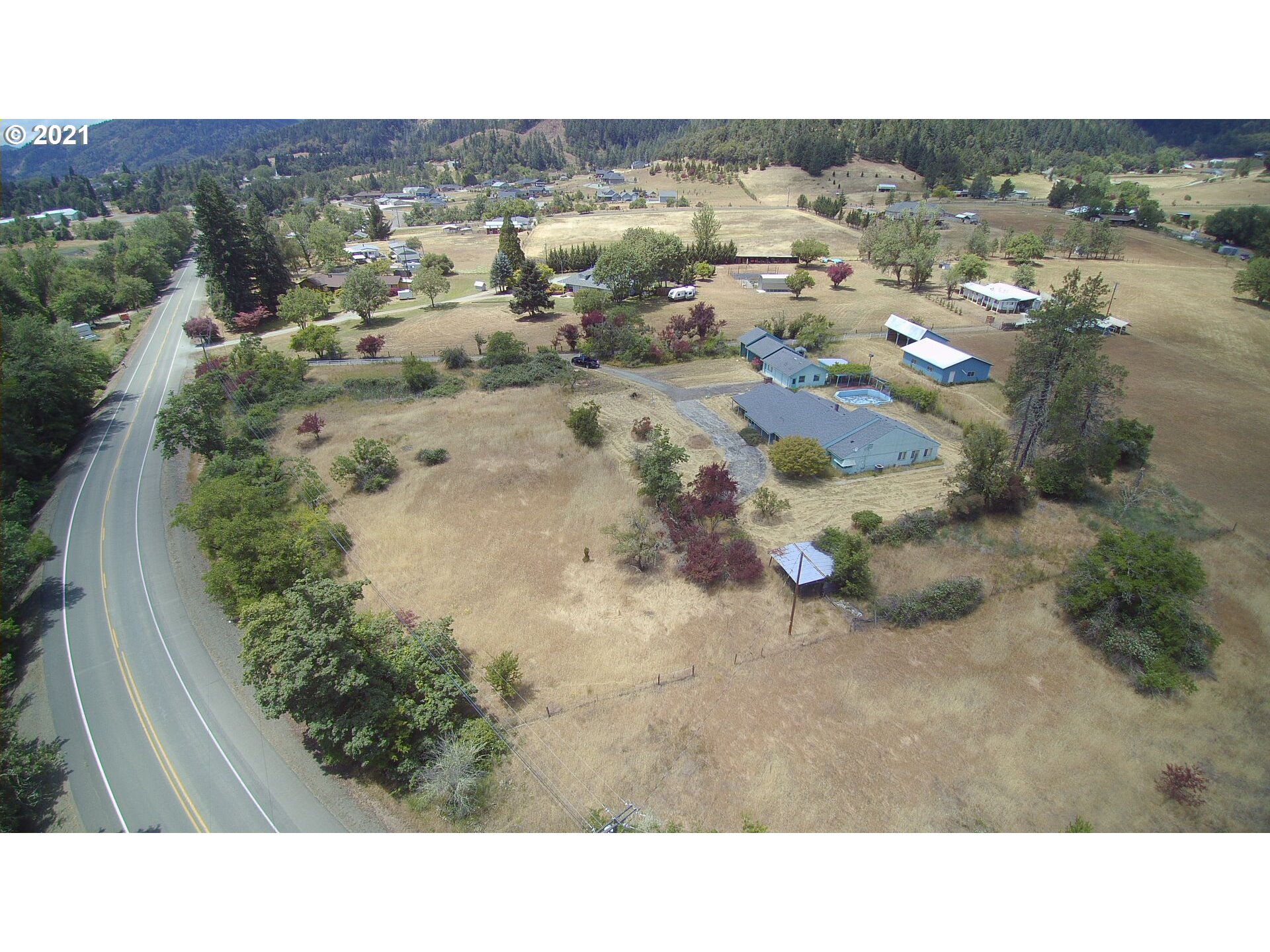 2088 North Myrtle Road Myrtle Creek, OR 97457 - Photo 10 of 32 a view of a city