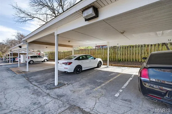 $169,900 | 530 Nirk Avenue, Unit F, St. Louis, MO 63122