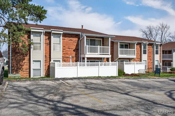 $169,900 | 530 Nirk Avenue, Unit F, St. Louis, MO 63122