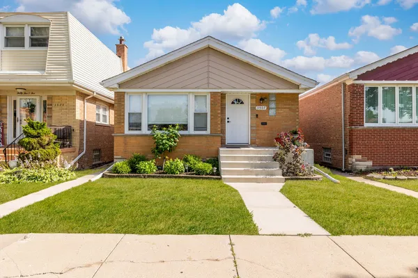 $370,000 | 3507 West 77th Street, Chicago, IL 60652