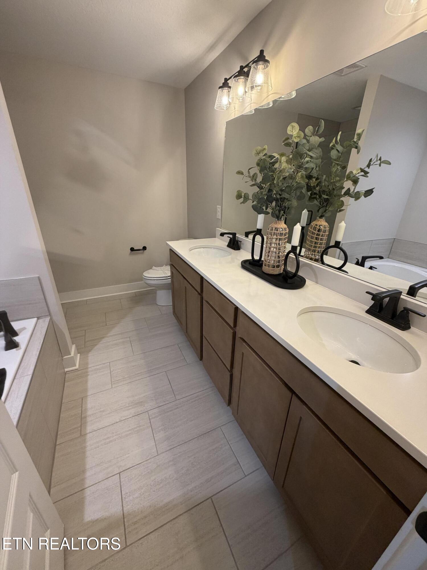 100 Kingberry Street, Unit LOT 1Q Oak Ridge, TN 37830 - Photo 15 of 43 IMG_1715