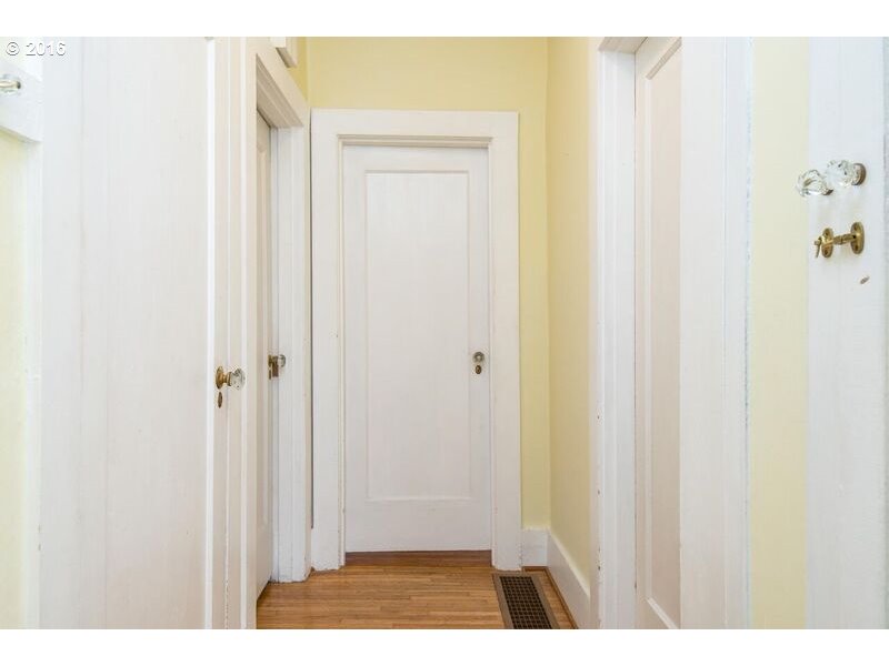 6026 Southwest Vermont Street Portland, OR 97219 - Photo 13 of 24 a view of a bathroom