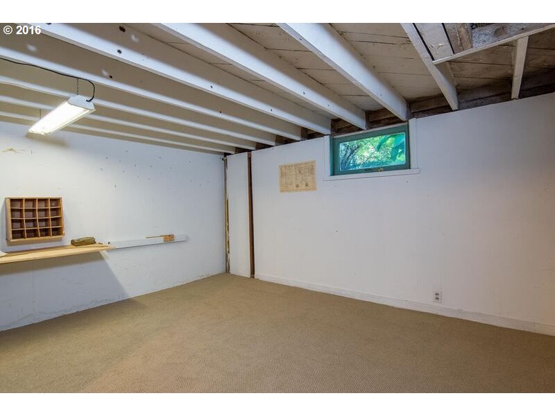 6026 Southwest Vermont Street Portland, OR 97219 - Photo 18 of 24 a view of empty room